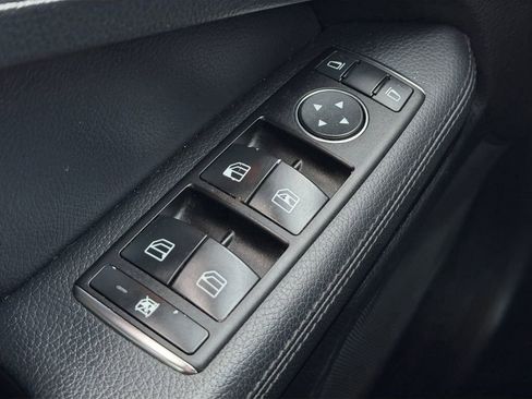 Used 2014 Mercedes-Benz E 350 Sedan image 18