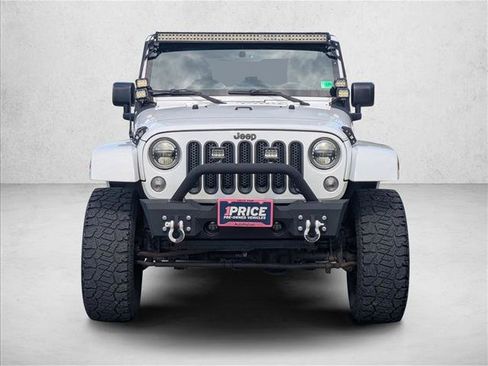 Used 2015 Jeep Wrangler Unlimited Sahara w/ Max Tow Package AWD/4WD image 2