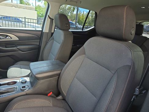 Used 2018 Chevrolet Traverse LT image 18