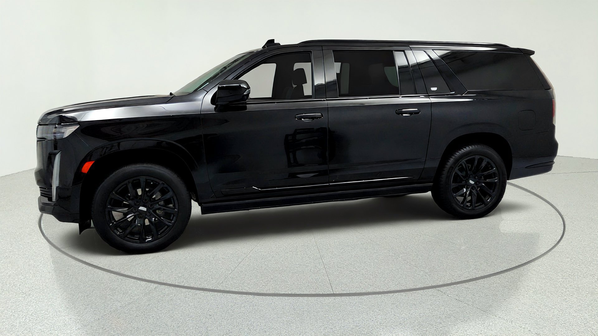 Used 2023 Cadillac Escalade ESV Sport Platinum w/ LPO, ONYX Package AWD/4WD image 2
