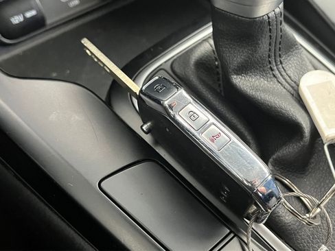 Used 2025 Kia Soul LX w/ LX Technology Package FWD image 21