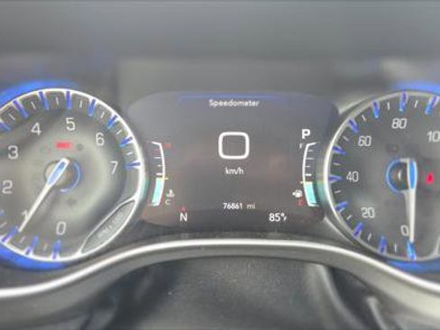 Used 2023 Chrysler Pacifica Touring-L FWD image 23