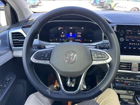 Used 2025 Volkswagen Taos SE FWD image 13