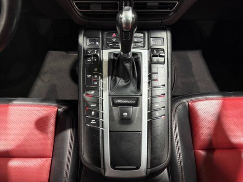 Used 2021 Porsche Macan image 76