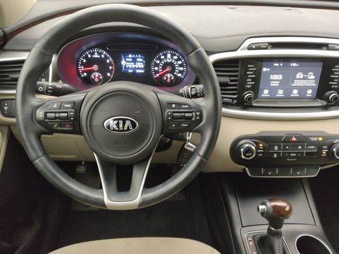 Used 2017 Kia Sorento FWD w/ LX Convenience Package image 22