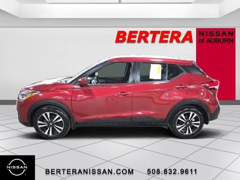 Used 2020 Nissan Kicks SV image 1