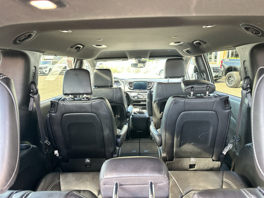 Used 2025 Chrysler Pacifica Select FWD image 12