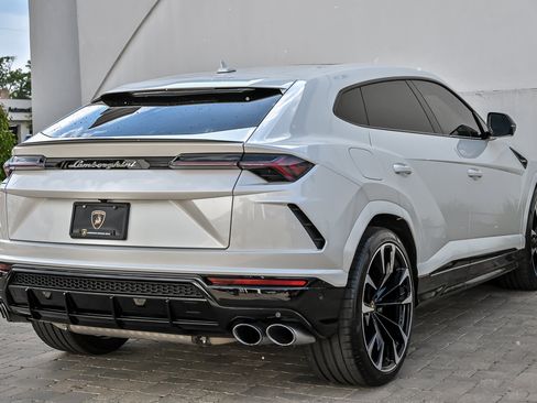 Used 2022 Lamborghini Urus AWD/4WD image 16