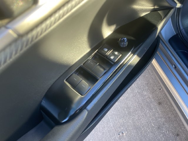 Used 2025 Toyota Camry SE FWD image 12