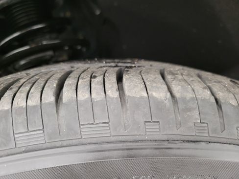 Used 2023 Ford Explorer XLT w/ Equipment Group 202A image 4