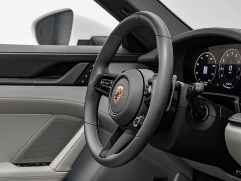 Used 2025 Porsche 911 Carrera RWD image 58