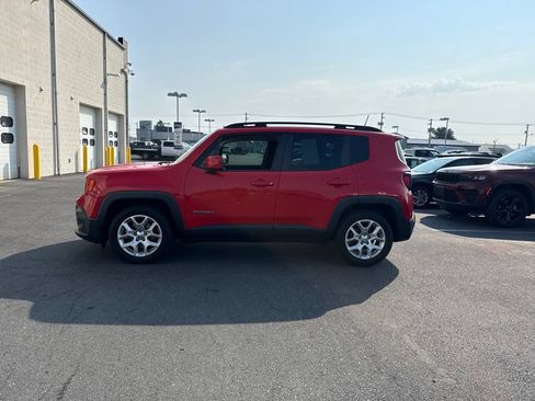 Used 2018 Jeep Renegade Latitude FWD image 2