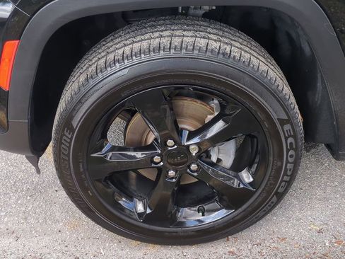 Certified 2023 Jeep Grand Cherokee Altitude image 11