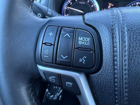 Used 2015 Toyota Highlander XLE image 26