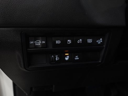 Used 2025 Toyota Sequoia SR5 w/ SR5 Premium Package AWD/4WD image 25