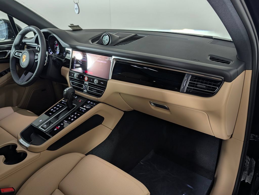 New 2026 Porsche Macan AWD/4WD image 19