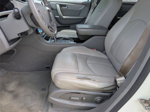 Used 2014 Chevrolet Traverse LT w/ LPO, 'HIT The Road' Package FWD image 13
