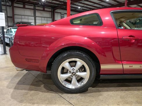 Used 2007 Ford Mustang Coupe RWD image 9