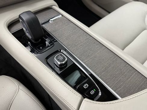 Used 2023 Volvo XC90 B6 Plus image 19