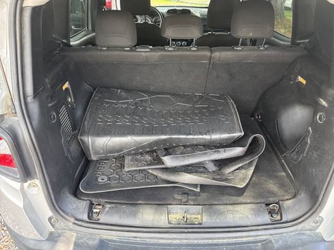 Used 2016 Jeep Renegade Latitude FWD image 9