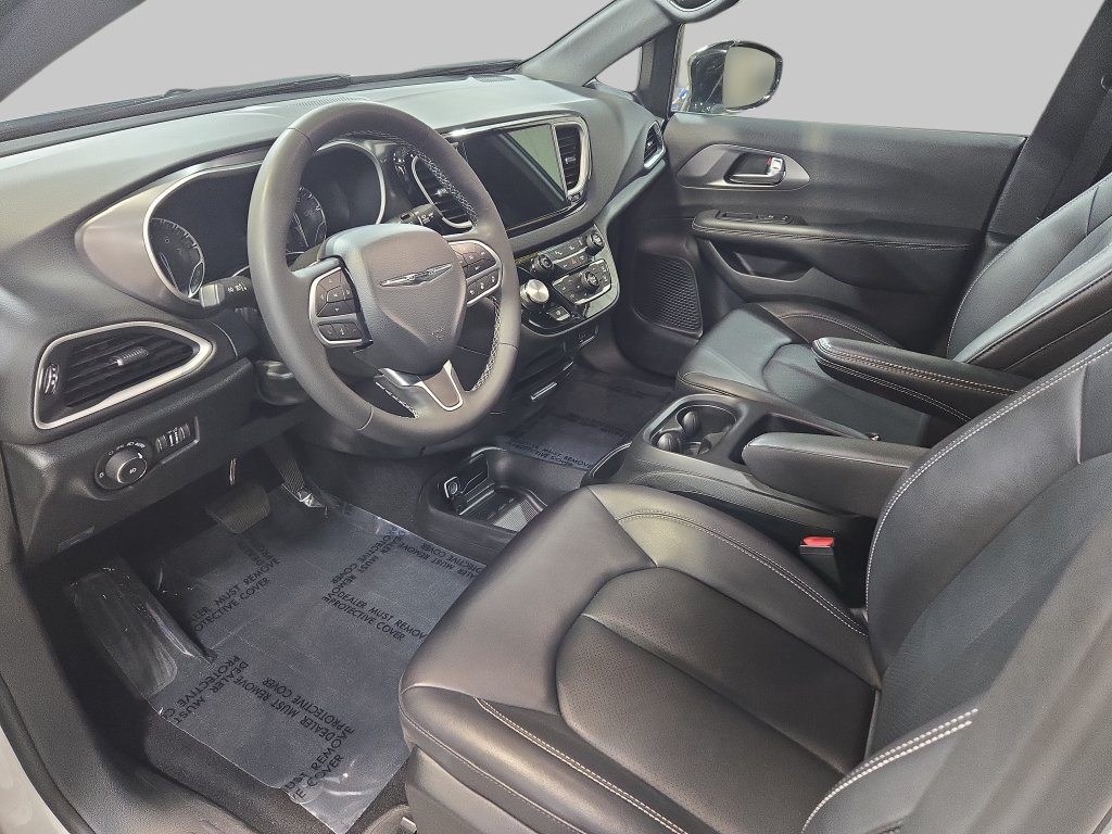 Used 2026 Chrysler Pacifica Select FWD image 21