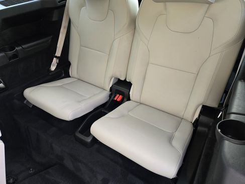 Used 2021 Volvo XC90 T6 Momentum w/ Protection Package Premier image 42