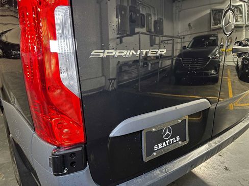 Used 2025 Mercedes-Benz Sprinter 2500 image 15