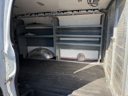 Used 2017 Chevrolet Express 2500 RWD image 18