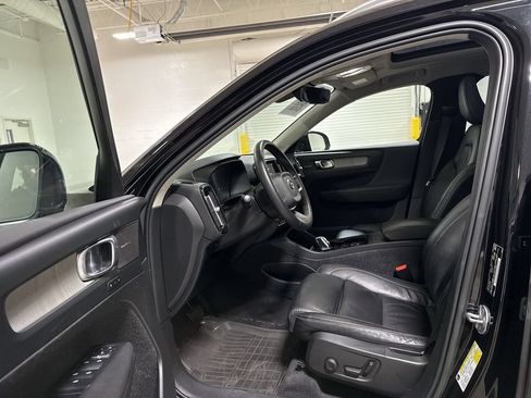 Used 2023 Volvo XC40 B5 Plus AWD/4WD image 21