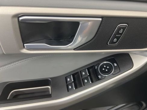 Used 2023 Ford Explorer XLT w/ Equipment Group 202A AWD/4WD image 16