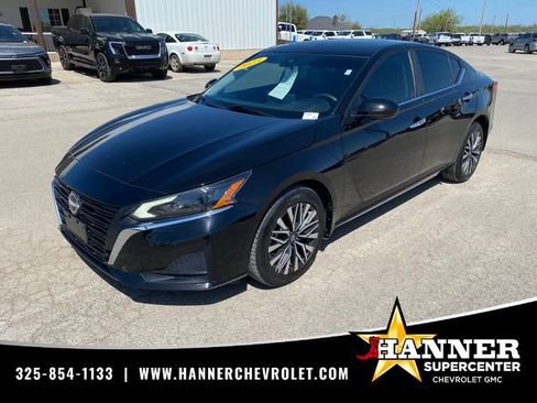 Used 2023 Nissan Altima 2.5 SV w/ SV Premium Package image 1