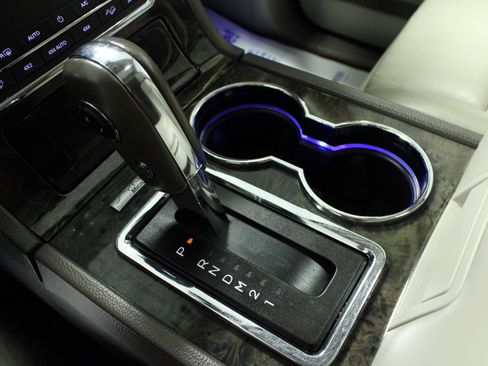 Used 2015 Lincoln Navigator Base image 24