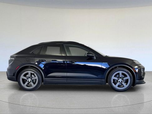 Certified 2025 Porsche Macan Electric RWD image 9