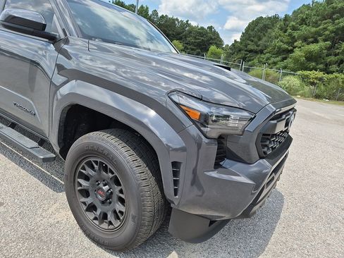 Used 2025 Toyota Tacoma TRD Sport RWD image 9