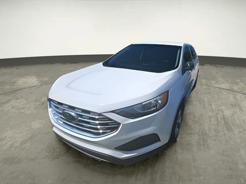 Used 2020 Ford Edge SE image 1