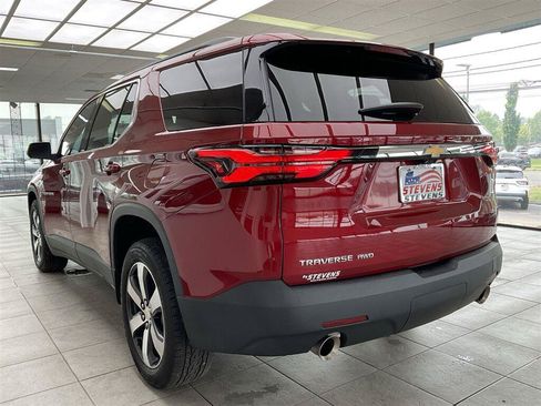 Used 2023 Chevrolet Traverse LT w/ LT Premium Package AWD/4WD image 7