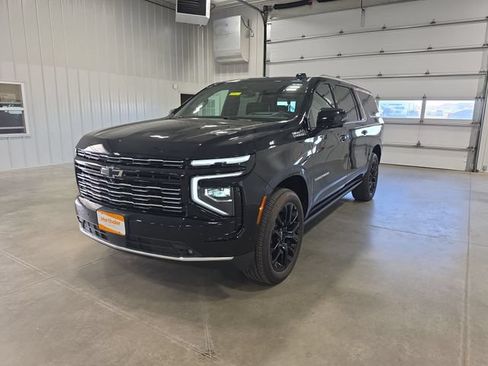 Used 2025 Chevrolet Suburban High Country AWD/4WD image 4