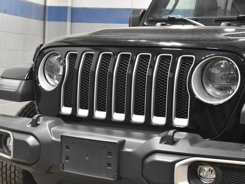 Used 2023 Jeep Wrangler Unlimited Sahara w/ LED Lighting Group AWD/4WD image 29