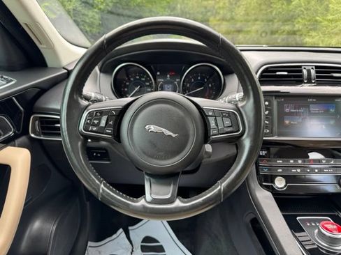 Used 2018 Jaguar F-PACE Premium AWD/4WD image 22