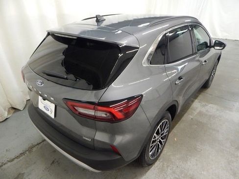 Used 2025 Ford Escape SE image 3