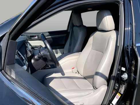 Used 2018 Toyota Highlander Limited FWD image 6