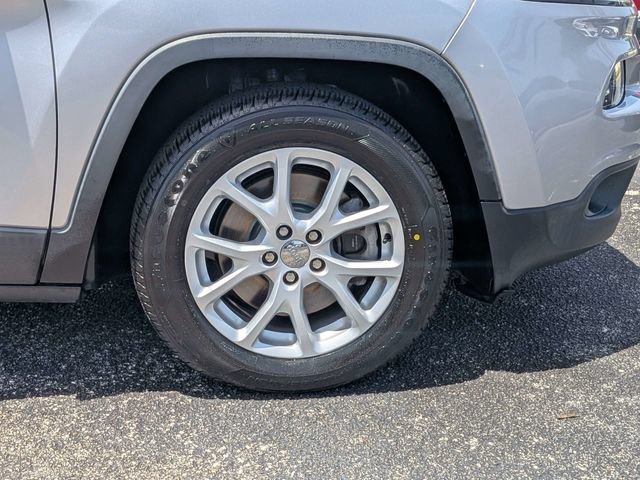 Used 2018 Jeep Cherokee Latitude FWD image 12
