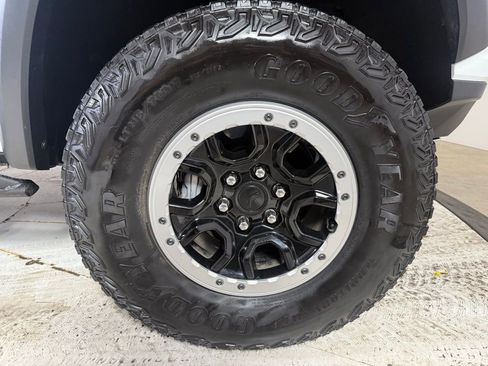 Used 2024 Chevrolet Colorado ZR2 w/ Technology Package image 9