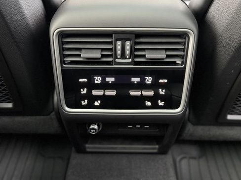 Used 2025 Porsche Cayenne Turbo image 36