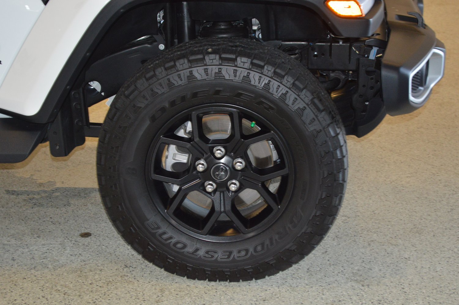 Used 2025 Jeep Gladiator Sport AWD/4WD image 9