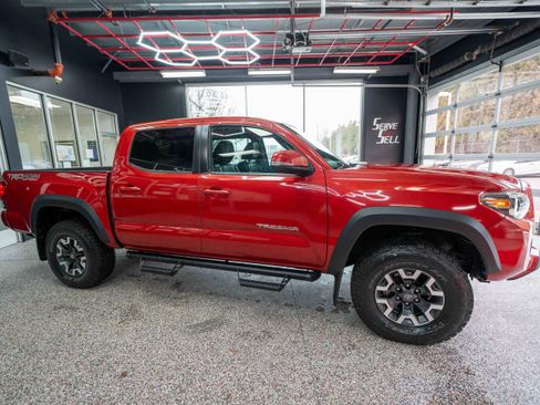 Used 2019 Toyota Tacoma TRD Off-Road image 5