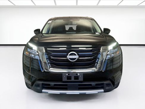 Used 2025 Nissan Pathfinder SL FWD image 2