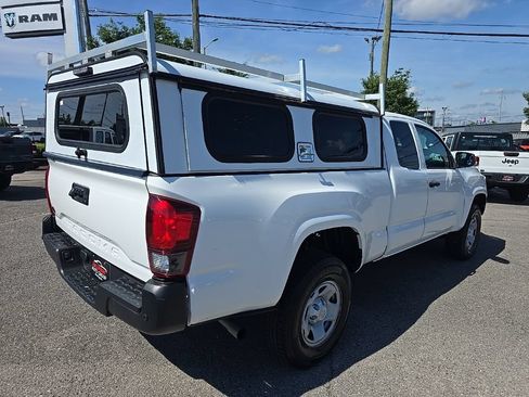 Used 2022 Toyota Tacoma SR RWD image 3