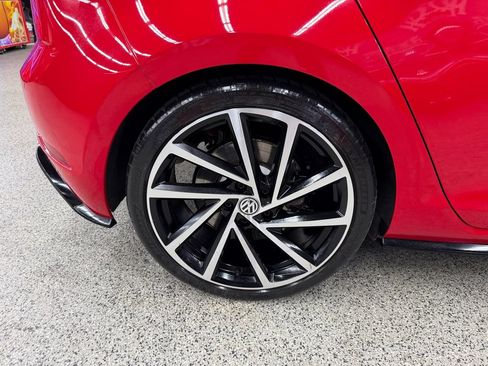 Used 2019 Volkswagen Golf R 4-Door AWD/4WD image 33