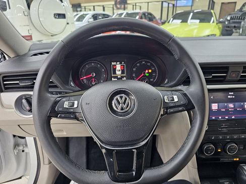 Used 2021 Volkswagen Passat 2.0T SE image 29